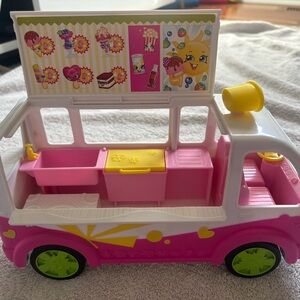 Shopkins vintage bus